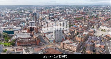 Image aérienne panoramique du centre-ville de Leeds, Yorkshire, Royaume-Uni prise sur Merrion Way Banque D'Images