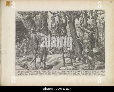 Cinq rois amoritiques accrochés, 1643 imprimer les cinq rois amoritiques sont accrochés dans les arbres sur ordre de Josué, avec le commandant en état-major dans sa main. À gauche, la grotte dans laquelle les rois étaient emprisonnés. Sous la performance une référence en latin au texte de la Bible en JZ. 10:22. Ce tirage fait partie d'un album. Amsterdam gravure sur papier les cinq rois Amoréens sont tués soit sur ordre de Josué, soit par sa propre main, et leurs corps sont pendus comme exposition Banque D'Images