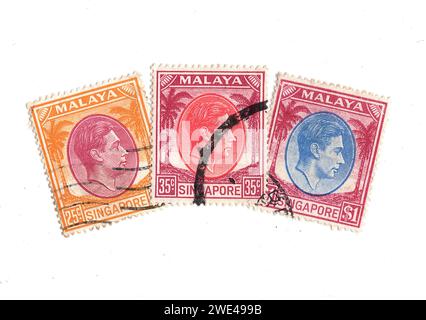 Timbres-poste vintage de Malaisie représentant un portrait du roi George VI isolé sur fond blanc. Banque D'Images