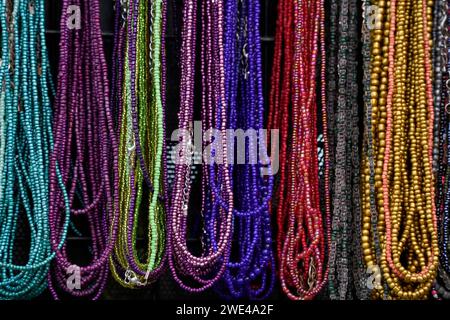 bracelet dans la boutique d'Anadolu Kavagi village Istanbul Turquie, croisière sur le Bosphore Banque D'Images