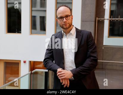 Jonathan Barth, Sprecher Fachrat Energieunabhängigkeit und Politischer Direktor ZOE Institut für zukunftsfähige Ökonomien, Deutschland, Berlin, Bundespressekonferenz, Thema : Finanzierungsstrategie für die Erdgasunabhängigkeit von Deutschland *** Jonathan Barth, porte-parole du Conseil pour l'indépendance énergétique et directeur politique du ZOE Institute for Sustainable Economies, Allemagne, Berlin, Conférence de presse fédérale, Topic Banque D'Images