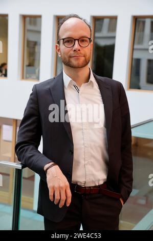Jonathan Barth, Sprecher Fachrat Energieunabhängigkeit und Politischer Direktor ZOE Institut für zukunftsfähige Ökonomien, Deutschland, Berlin, Bundespressekonferenz, Thema : Finanzierungsstrategie für die Erdgasunabhängigkeit von Deutschland *** Jonathan Barth, porte-parole du Conseil pour l'indépendance énergétique et directeur politique du ZOE Institute for Sustainable Economies, Allemagne, Berlin, Conférence de presse fédérale, Topic Banque D'Images