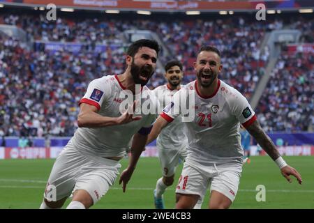 Al Khor, Qatar. 23 janvier 2024. AL KHOR, QATAR - 23 JANVIER : Omar Khribin, Kharbin de Syrie célèbre avec Ibrahim Hesar après avoir marqué un but lors du match de la coupe d'Asie AFC Groupe B entre la Syrie et l'Inde au stade Al Bayt le 23 janvier 2024 à Al Khor, Qatar. Photo SFSI crédit : Sebo47/Alamy Live News Banque D'Images