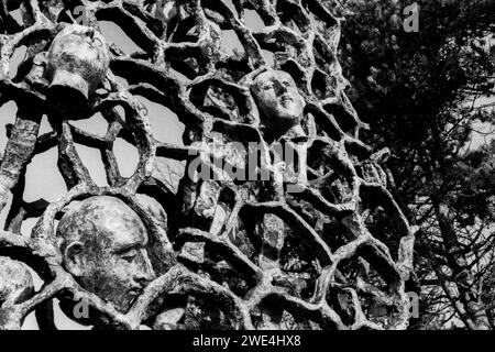 Un voyage en famille sur les champs de bataille de la première Guerre mondiale, oeuvre d'AIM Kern, chemin des Dames, Aisne, région Champagne-Ardennes, France décembre 2000 Banque D'Images