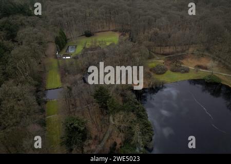 BAARN - Drone photo du domaine Soestdijk Palace. Le conseil municipal de Baarn avait déjà approuvé un plan de zonage pour le réaménagement du domaine du palais de Soestdijk, mais plusieurs résidents locaux et organisations de protection de la nature se sont opposés au plan. ANP SANDER KONING pays-bas sorti - belgique sorti Banque D'Images