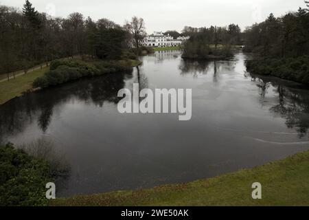 BAARN - Drone photo du domaine Soestdijk Palace. Le conseil municipal de Baarn avait déjà approuvé un plan de zonage pour le réaménagement du domaine du palais de Soestdijk, mais plusieurs résidents locaux et organisations de protection de la nature se sont opposés au plan. ANP SANDER KONING pays-bas sorti - belgique sorti Banque D'Images