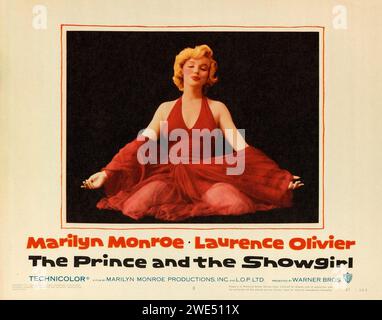 Marilyn Monroe dans le Prince et la Showgirl (Warner Bros., 1957) carte du lobby - Marylin en robe rouge. Banque D'Images