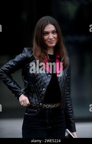 © franck castel/MAXPPP - 22/01/2024 Chanel Front Row Paris Fashion week haute Couture Printemps Eté 2024 PARIS, FRANCE JANVIER 23 Anamaria Vartolomei participe au défilé Chanel haute Couture Printemps.Eté 2024 dans le cadre de la Fashion week Paris le 23 janvier 2024 à Paris, France crédit : MAXPPP/Alamy Live News Banque D'Images