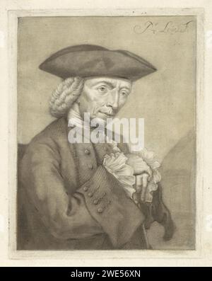 Portrait de Hendrik Spilman, Pieter Louw, 1743 - 1800 impression l'imprimeur, dessinateur et peintre Hendrik Spilman. Il laisse ses mains repliées l'une sur l'autre reposer sur son bâton de marche. Casque en papier Amsterdam : chapeau (+ vêtements pour hommes). portrait, autoportrait d'artiste Banque D'Images