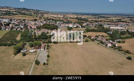 Vue aérienne du Castello di Agazzano à Gazzola, Piacenza, Emilie-Romagne, Italie Banque D'Images