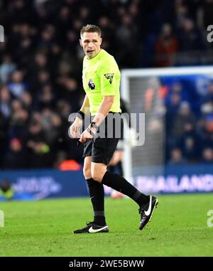 Arbitre Craig Pawson lors du match de Premier League entre Brighton et Hove Albion et Wolverhampton Wanderers à l'American Express Stadium, Brighton, Royaume-Uni - 22 janvier 2024 photo Simon Dack / Telephoto Images. Usage éditorial uniquement. Pas de merchandising. Pour les images de football des restrictions FA et Premier League s'appliquent inc. Aucune utilisation Internet/mobile sans licence FAPL - pour plus de détails contacter football Dataco Banque D'Images