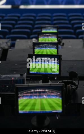 Sièges et écrans des médias lors du match de Premier League entre Brighton et Hove Albion et Wolverhampton Wanderers à l'American Express Stadium, Brighton, Royaume-Uni - 22 janvier 2024 photo Simon Dack / Telephoto Images. Usage éditorial uniquement. Pas de merchandising. Pour les images de football des restrictions FA et Premier League s'appliquent inc. Aucune utilisation Internet/mobile sans licence FAPL - pour plus de détails contacter football Dataco Banque D'Images