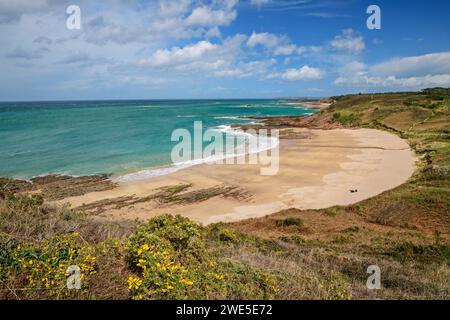 Plage de sable à Cap d&#39;Erquy, côte Atlantique, Bretagne, France Banque D'Images