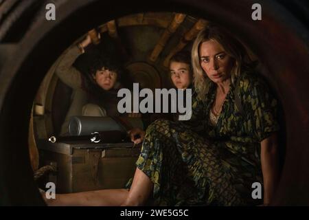Un endroit calme partie II Emily Blunt, Millicent Simmonds & Noah Jupe Banque D'Images