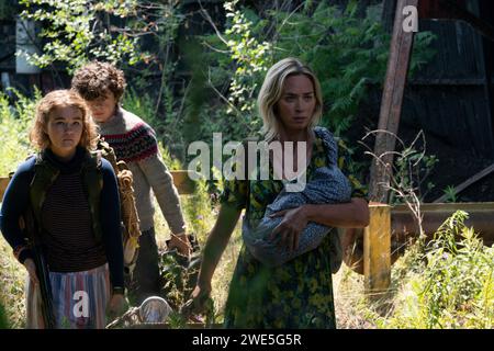 Un endroit calme partie II Emily Blunt, Millicent Simmonds & Noah Jupe Banque D'Images
