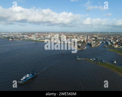 Bremerhaven, Brême, Allemagne, 29 décembre 2023 : Port industriel de Bremerhaven, ville au bord de la mer du Nord. Banque D'Images