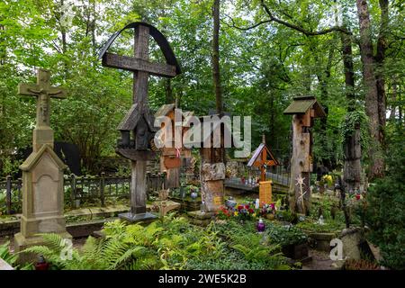 Ancien cimetière (Stary Cmentarz) avec croix funéraires Goral à Zakopane dans les Hautes Tatras en Pologne Banque D'Images