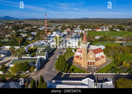 Vue aérienne de l'église et de la ville, Stanford, Western Cape, Afrique du Sud Banque D'Images