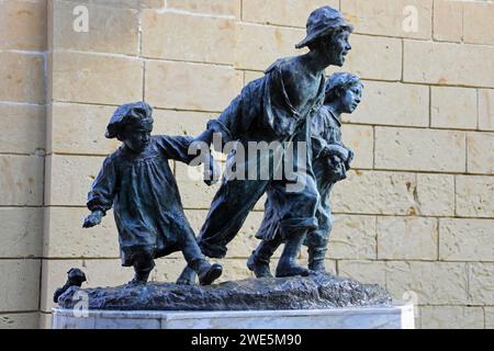 Réplique de la sculpture les Gavroches par Antonio Sciortino dans les jardins du Haut Barrakka à la Valette Banque D'Images