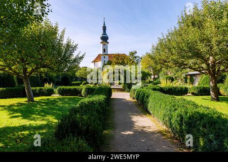 Église de St. Josef et jardin du château de Starnberg à Starnberg en haute-Bavière, Bavière, Allemagne Banque D'Images