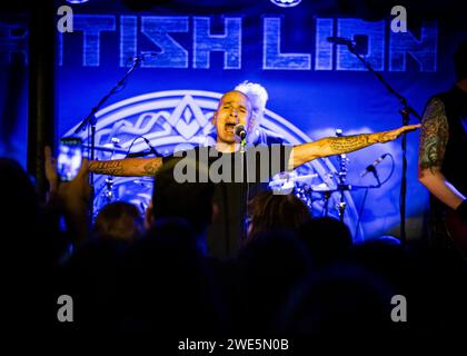 British Lion fondée par Steve Harris de Iron Maiden, UK Tour, Chinnerys, Southend-on-Sea, Essex © Clarissa Debenham (film Free Photography) / Alamy Banque D'Images