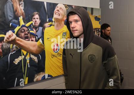 Ben Killip de Barnsley arrive lors du match Sky Bet League 1 Oxford United vs Barnsley au Kassam Stadium, Oxford, Royaume-Uni. 23 janvier 2024. (Photo de Mark Cosgrove/News Images) à Oxford, Royaume-Uni, le 1/23/2024. (Photo de Mark Cosgrove/News Images/Sipa USA) crédit : SIPA USA/Alamy Live News Banque D'Images