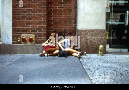 RECORD DATE NOT STATED Schülerinnen, Manhattan, New York City, Juli 1995 *** Schoolgirls, Manhattan, New York City, juillet 1995 Banque D'Images