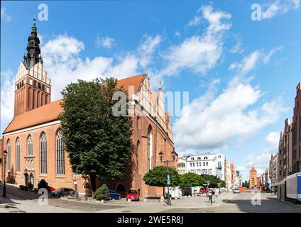 Stary Rynek, St. Église Nicolas (Dom St. Nikolai, Katedra, Kościol św. Mikołaja, Kosciol SW. Mikolaja), porte du marché (Brama Targowa) à Elbląg (Elbing Banque D'Images