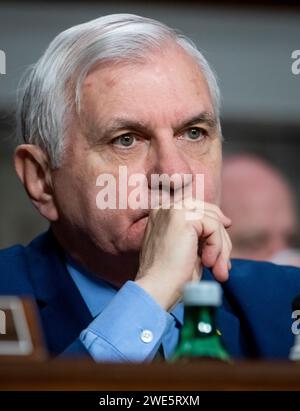 Le sénateur américain Jack Reed (démocrate de Rhode Island) assiste à une audience de nomination du Comité sénatorial sur les services armés dans le Dirksen Senate Office Building à Washington, DC, le mardi 23 janvier 2024. Crédit : Rod Lamkey/CNP/MediaPunch Banque D'Images