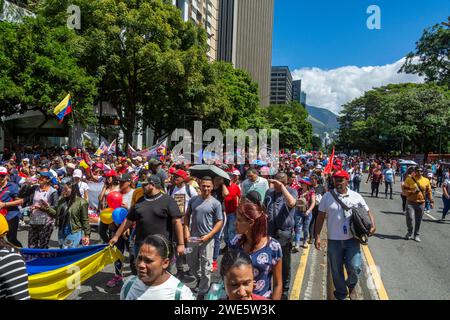 Caracas, Miranda, Venezuela. 23 janvier 2024. Le gouvernement de Nicolas Maduro se rassemble dans les rues de Caracas, pour célébrer le 23 janvier au Venezuela. (Image de crédit : © Jimmy Villalta/ZUMA Press Wire) USAGE ÉDITORIAL SEULEMENT! Non destiné à UN USAGE commercial ! Banque D'Images