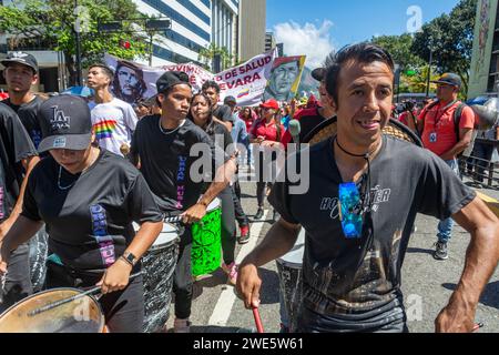 Caracas, Miranda, Venezuela. 23 janvier 2024. Le gouvernement de Nicolas Maduro se rassemble dans les rues de Caracas, pour célébrer le 23 janvier au Venezuela. (Image de crédit : © Jimmy Villalta/ZUMA Press Wire) USAGE ÉDITORIAL SEULEMENT! Non destiné à UN USAGE commercial ! Banque D'Images