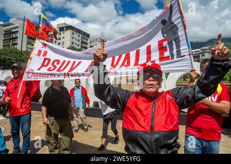 Caracas, Miranda, Venezuela. 23 janvier 2024. Le gouvernement de Nicolas Maduro se rassemble dans les rues de Caracas, pour célébrer le 23 janvier au Venezuela. (Image de crédit : © Jimmy Villalta/ZUMA Press Wire) USAGE ÉDITORIAL SEULEMENT! Non destiné à UN USAGE commercial ! Banque D'Images