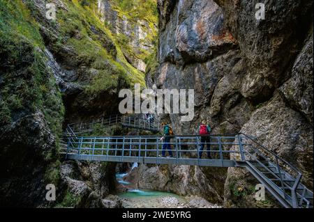 Randonnée dans la gorge, Almbach, Almbachlamm, gorge, canyon, gorge, Parc national de Berchtesgaden, Alpes de Berchtesgaden, haute-Bavière, Bavière, Allemagne Banque D'Images