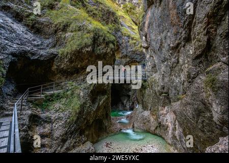 Randonnée dans la gorge, Almbach, Almbachlamm, gorge, canyon, gorge, Parc national de Berchtesgaden, Alpes de Berchtesgaden, haute-Bavière, Bavière, Allemagne Banque D'Images