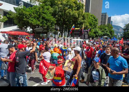 Le gouvernement de Nicolas Maduro se rassemble dans les rues de Caracas, pour célébrer le 23 janvier au Venezuela. Banque D'Images