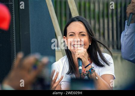 La candidate Maria Corina Machado, chef de l'opposition vénézuélienne, à la Plaza Belgica à Altamira, à Caracas, le 23 janvier 2024. Banque D'Images