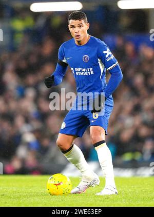 Thiago Silva de Chelsea en action lors du match de demi-finale de la coupe Carabao au Stamford Stadium, Londres. Date de la photo : mardi 23 janvier 2024. Banque D'Images