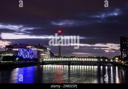 Vue sur la rivière Clyde Glasgow, y compris BBC Scotland et Glasgow Science Centre. Banque D'Images