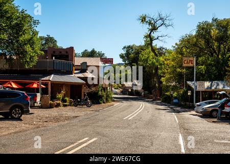 Jemez Springs, Nouveau-Mexique, face au sud sur la route 4 Banque D'Images