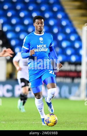 Emmanuel Fernandez (20 Peterborough United) avance lors du match du trophée EFL entre Peterborough et Crawley Town à London Road, Peterborough, le mercredi 23 janvier 2024. (Photo : Kevin Hodgson | MI News) crédit : MI News & Sport / Alamy Live News Banque D'Images