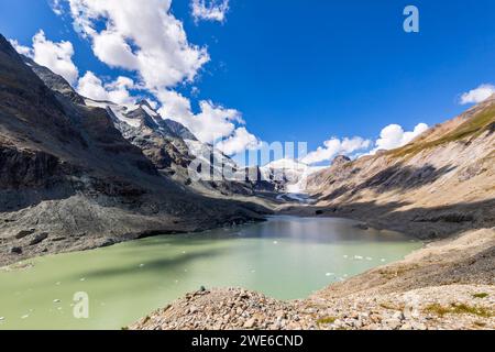 Lac Sandersee devant les montagnes à Grossglockner, Autriche Banque D'Images