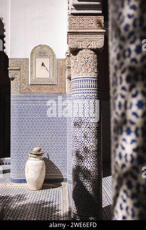 Cour d'une maison marocaine à Fès, Maroc, Afrique Banque D'Images