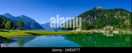 Autriche, Tyrol, Pertisau, vue panoramique sur le lac Achensee en été Banque D'Images