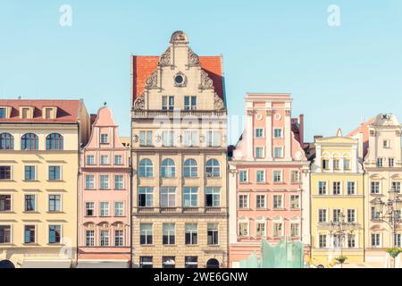 Pologne, Voïvodie de Basse-Silésie, Wroclaw, rangée de maisons historiques Banque D'Images