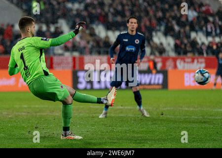 Essen, Deutschland. 23 janvier 2024. Abstoss Ben Voll (Viktoria Koeln 1904, #01), GER Rot-Weiss Essen vs FC Viktoria Koeln, Fussball, 3. Liga, Spieltag 22, saison 2023/2024, 23.01.2024 LES RÈGLEMENTS DFB/DFL INTERDISENT TOUTE UTILISATION DE PHOTOGRAPHIES COMME SÉQUENCES D'IMAGES ET/OU QUASI-VIDÉO, Foto : Eibner-Pressefoto/Fabian Friese crédit : dpa/Alamy Live News Banque D'Images