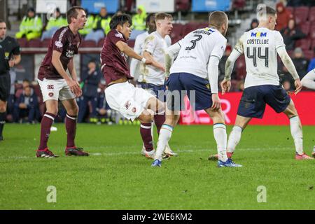 Edimbourg, Royaume-Uni. 23 janvier 2024. Parc Tynecastle. Edimbourg. Cinch Scottish Premiership .Hearts v Dundee 23 janvier 2024 pendant le match entre Hearts et Dundee Hearts Yutara Oda marque dans une boîte de penalty bondée pour gagner le match 3-2 pour Hearts (crédit photo : Alamy Live News/David Mollison) crédit : David Mollison/Alamy Live News Banque D'Images