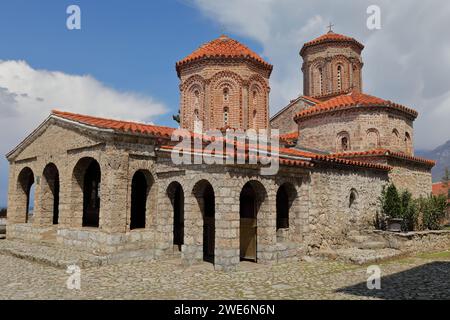 263 Multidomed byzantin-style, XVI c.reconstruite Église des Saints Archanges, monastère orthodoxe oriental de Saint Naum noyau. Ohrid-Macédoine du Nord. Banque D'Images