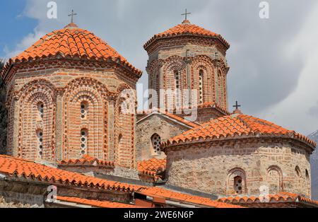 264 Multidomed byzantin-style, XVI c.reconstruite Église des Saints Archanges, monastère orthodoxe oriental de Saint Naum noyau. Ohrid-Macédoine du Nord. Banque D'Images