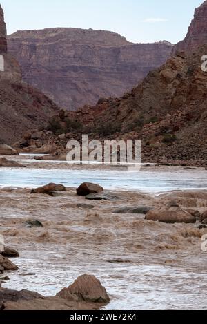 Big Drop #3 (alias Satan Gut) sur le fleuve Colorado, Cataract Canyon, Utah. Banque D'Images