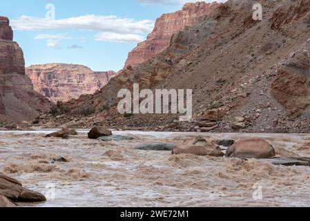 Big Drop #3 (alias Satan Gut) sur le fleuve Colorado, Cataract Canyon, Utah. Banque D'Images